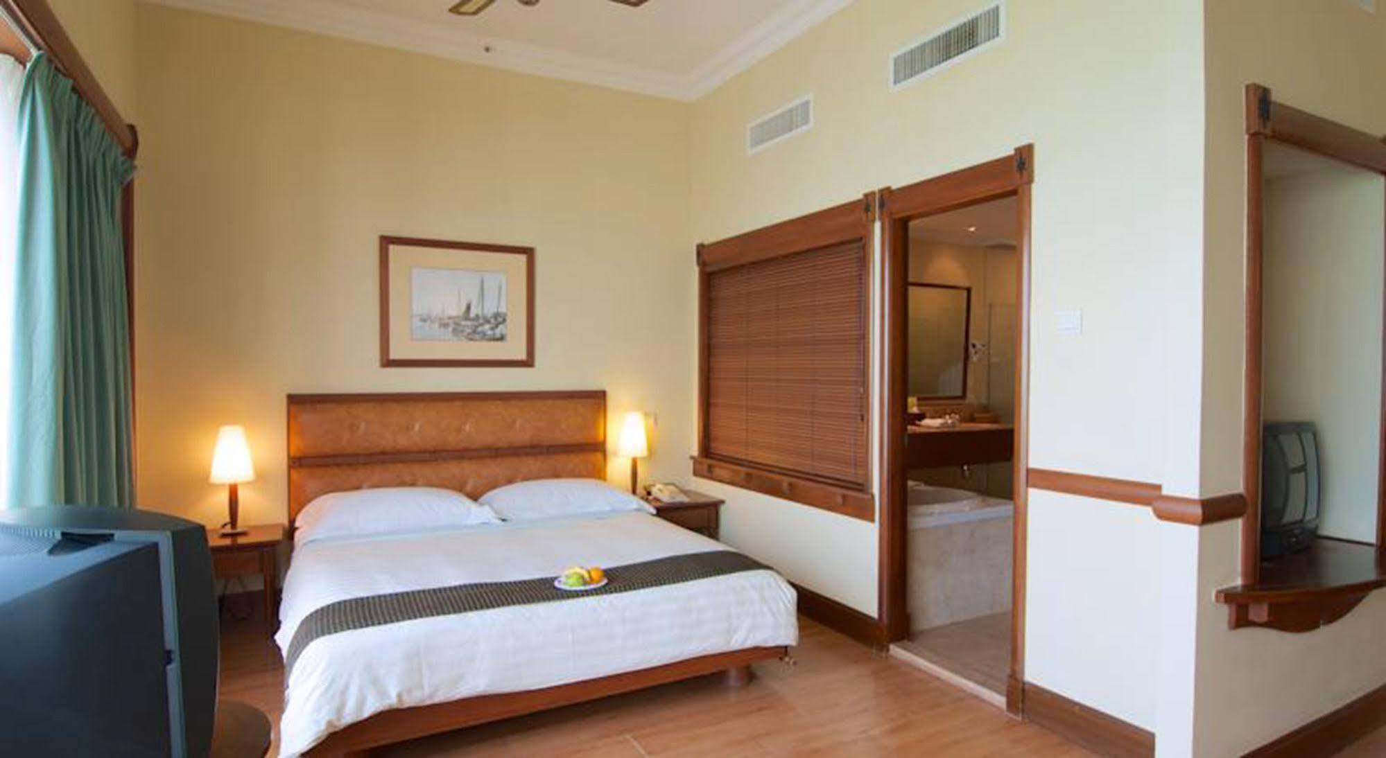The Millen Penang, Autograph Collection Hotel George Town Kültér fotó A room at the hotel